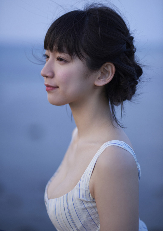 吉岡里穂　おっぱい