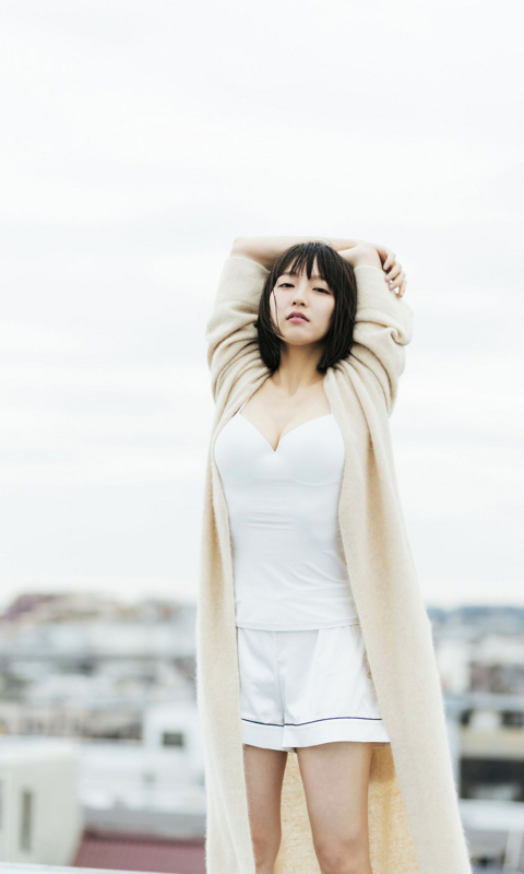 吉岡里穂　巨乳　画像