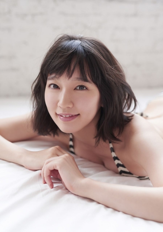 吉岡里穂　画像
