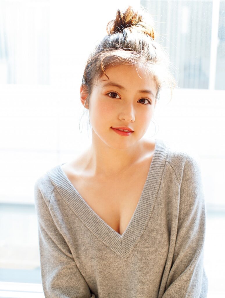 今田美緒　谷間