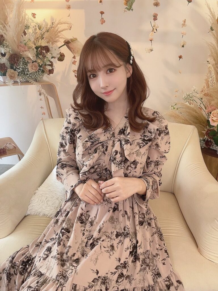 三上悠亜　ワンピース　かわいい