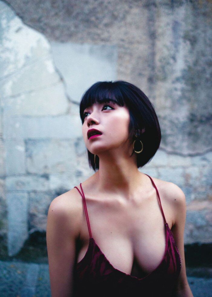 池田エライザ　ドレス　巨乳　エロ