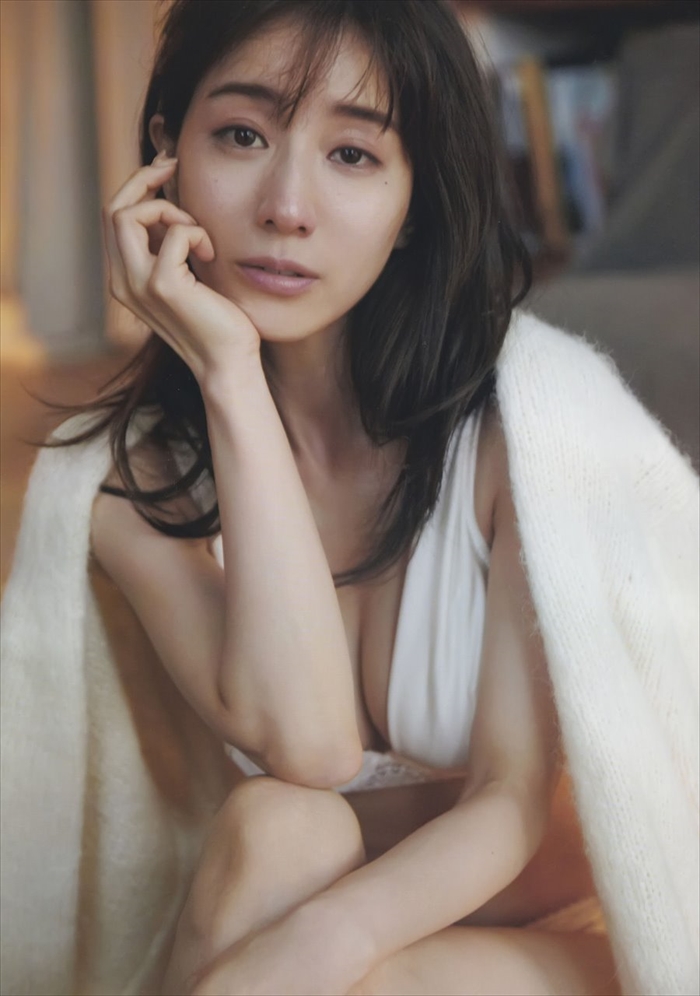 田中みな実　ドレス　谷間