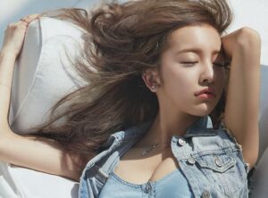 板野友美　エロ　グラビア