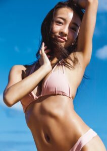 板野友美　巨乳