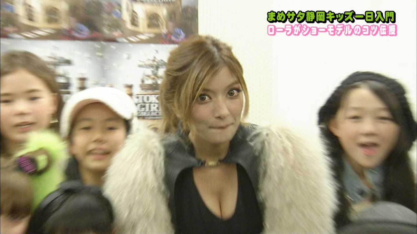 ローラ　えろ　谷間