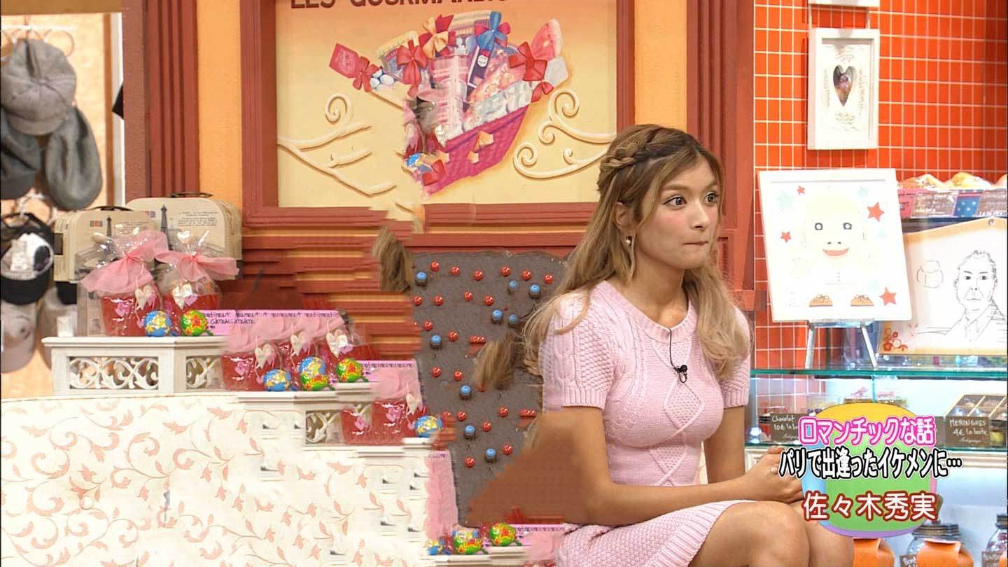 ローラ　エロ　ニット