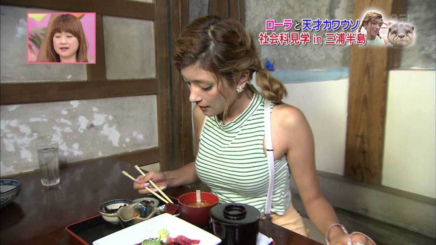 ローラ　ノースリーブ　脇