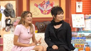 ローラ　えろ　ニット