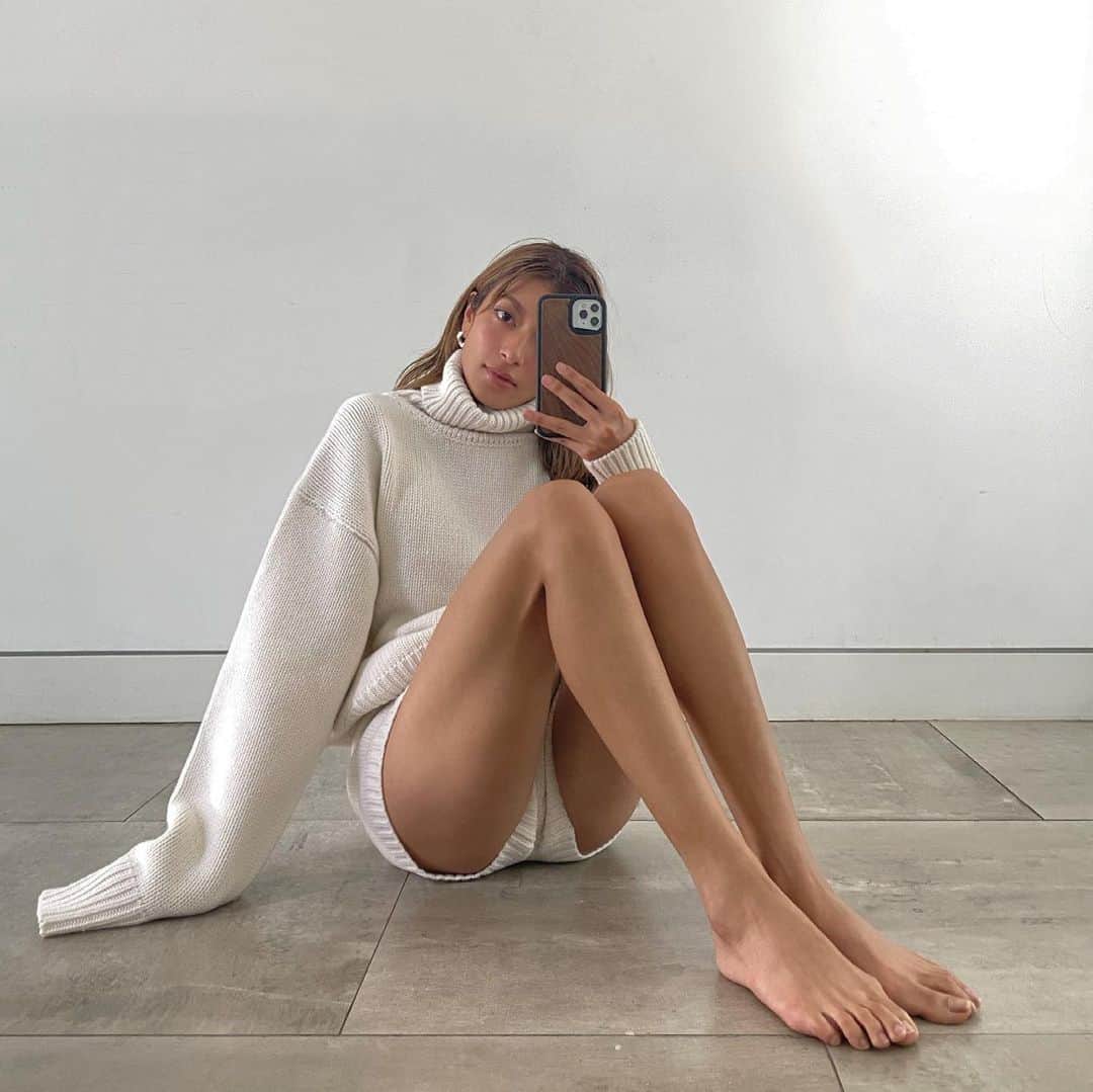 ローラ　エロ　太もも